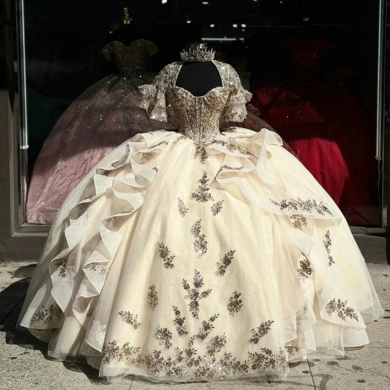 2024 Champagne Quinceanera Dresses Formal Luxury Party Beading Lace Appliques Sweet 15 Dress Prom Graduation Ball Gowns