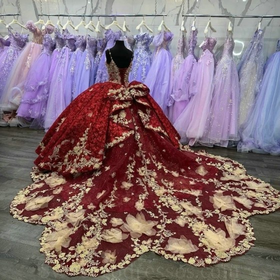 Spaghetti Strap Ball Gown Red Quinceanera Dresses 2024 Sweet 16 Princess Appliqued Lace Beads Party Gowns Vestido De 15 Anos