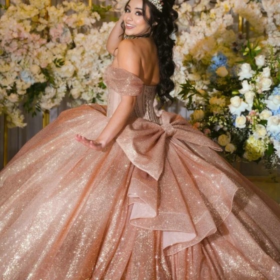 Sweetheart Rose Gold Glittering Sexy Quinceanera Dresses Off Shoulder Beading Vestidos De 15 Anos Ball Gowns Women 2024