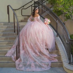 2024 Pink Princess Ball Gown Quinceanera Dresses Appliques Lace With Cape Sweetheart Sequined Vestidos De 15 Anos