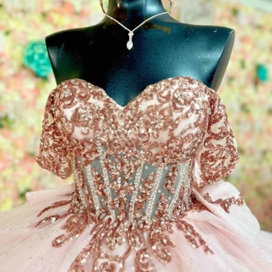 Blush Shiny Quinceanera Dresses With Rose Gold Applque Beads Sequin vestidos de 15 anos Off Shoulder Sweet 16 Dress