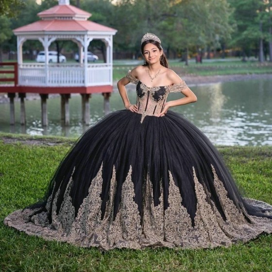 Glittering Black Quinceanera Dresses Formal Applique With Cape Birthday Party Ball Gown Off the Shoulder Vestidos De 15 Anos