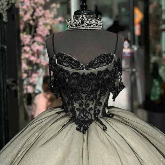 Mexican Girls Quinceanera Dresses Black Black Applique Lace lace-up corset Gillter Beaded Sequins Sweet 16 Pageant Gowns