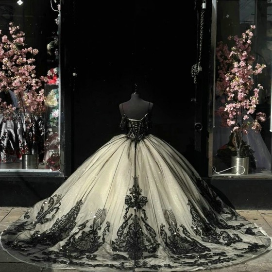 Mexican Girls Quinceanera Dresses Black Black Applique Lace lace-up corset Gillter Beaded Sequins Sweet 16 Pageant Gowns