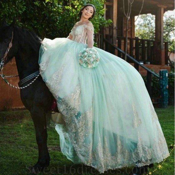 Off Shoulder Light Green Glittered Quinceanera Dress Gold Applique Lace With Cape Long Sleeved Vestidos Prom Vestidos De Baile