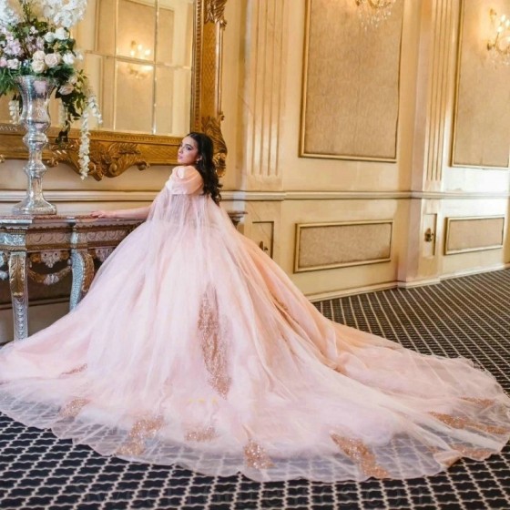 Off Shoulder Pink Quinceanera Dresses Ball Gown Applique Lace Beads With Cape Puffy Sweet 16 Dress Celebrity Party Gowns