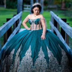 Off The Shoulder Ball Gown Emerald Green Quinceanera Dresses 2024 Beaded Appliques Sweet 16 Birthday Party Gowns Robe De Ball