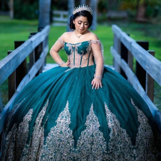 Off The Shoulder Ball Gown Emerald Green Quinceanera Dresses 2024 Beaded Appliques Sweet 16 Birthday Party Gowns Robe De Ball