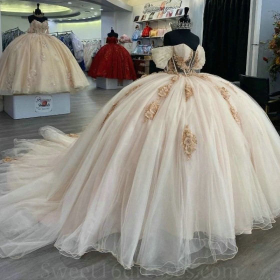 Off The Shoulder Champagne Quinceanera Dresses Tulle Appliques Flower Beads Pageant Lace Up Vestidos De 15 Anos