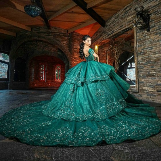 Off The Shoulder Emerald Green Shiny Quinceanera Dresses Sweetheart Ball Gown Applique Lace Crystals Tull Sweet 16 Dress Vestido