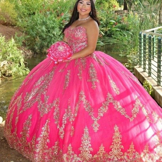 Off the Shoulder Rose Red Quinceanera Dresses Beaded Gold Appliques Lace Ball Gown Princess Sweet 16 Year Girl vestidos de 15