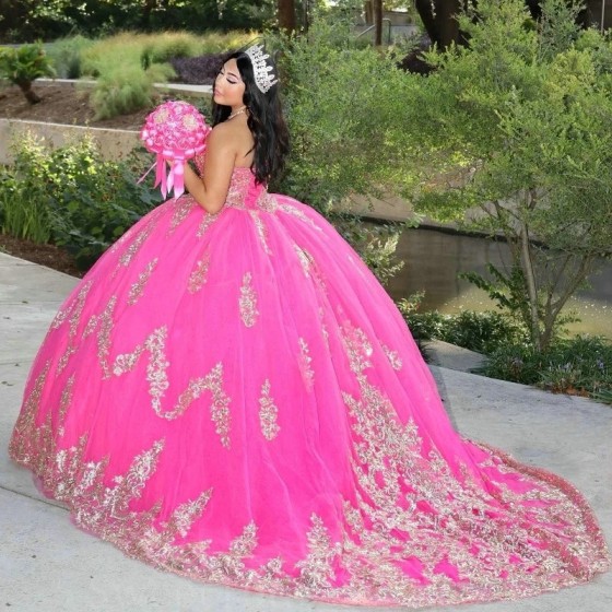 Off the Shoulder Rose Red Quinceanera Dresses Beaded Gold Appliques Lace Ball Gown Princess Sweet 16 Year Girl vestidos de 15