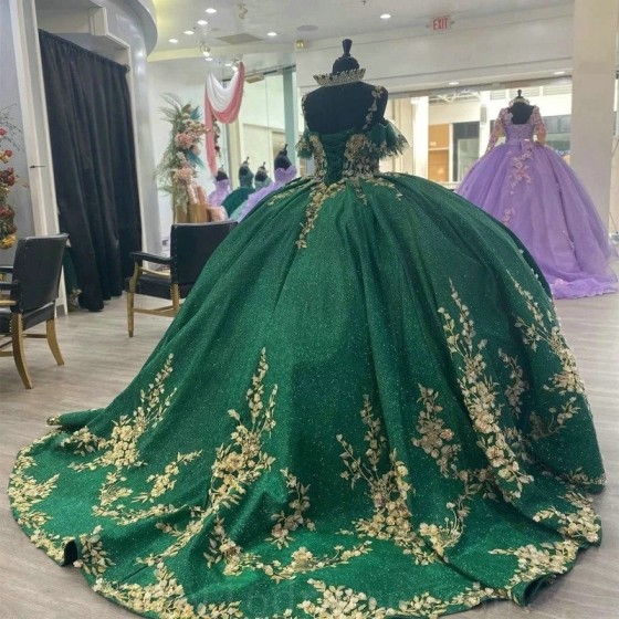 Shiny Emerald Green Quinceanera Dresses For 16 Girl Spaghetti Strap Gold Appliques Beading Princess Ball Gowns