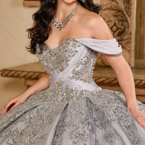 Silvery Off Shoulder Quinceanera Dresses Ball Gown Applique Lace Beads Crystal Tull Long Sleeves Sweet 16 Dress Vestidos De 15