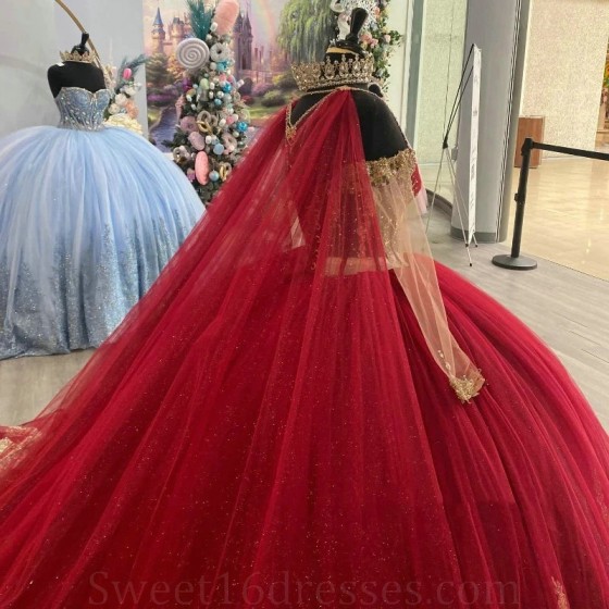 Sparkly Red Quinceanera Dresses Halter Beads Gold Appliques Lace With Cape Princess Sweet 16 Party Gown vestidos para xv anos