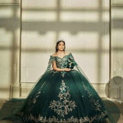 Sweetheart Emerald Green Off The Shoulder Ball Gown Quinceanera Dresses Beaded Applique 3D Flower With Cape