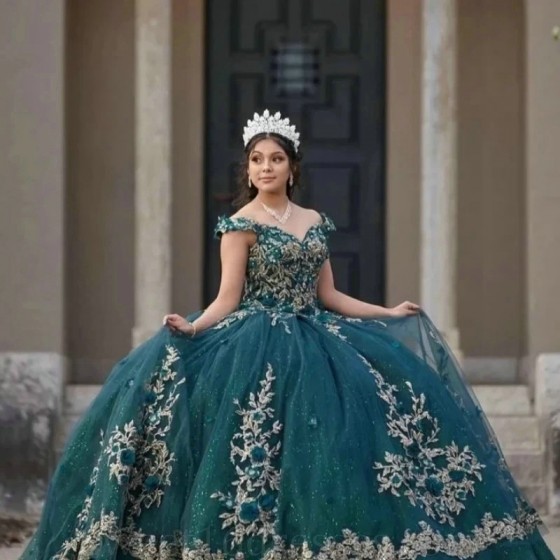 Sweetheart Emerald Green Off The Shoulder Ball Gown Quinceanera Dresses Beaded Applique 3D Flower With Cape