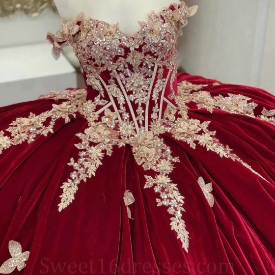 Sweetheart Red Princess Ball Gown Quinceanera Dress With Cape Beaded Gold Appliques Lace Bow Party Gowns Vestidos De 15 Anos