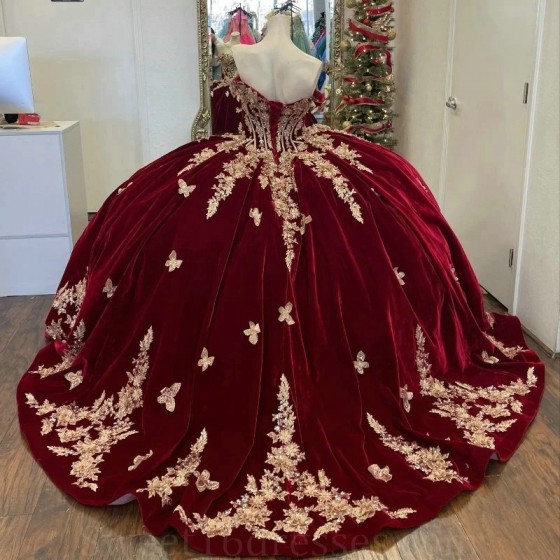 Sweetheart Red Princess Ball Gown Quinceanera Dress With Cape Beaded Gold Appliques Lace Bow Party Gowns Vestidos De 15 Anos