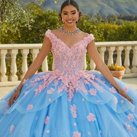 V-Neck Ball Gown Sky Blue Quinceanera Dresses Beaded Celebrity Party Gowns Applique Flower Graduation Vestido De 15 Anos Robe De