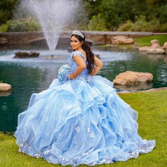 V Neck Ball Gown Sky Blue Quinceanera Dresses For Girls Beaded Birthday Party Gowns Applique Beads Lace Up Back Graduation Gown