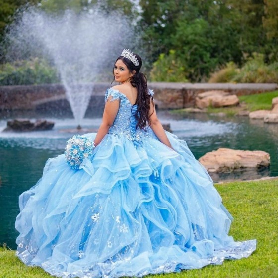 V Neck Ball Gown Sky Blue Quinceanera Dresses For Girls Beaded Birthday Party Gowns Applique Beads Lace Up Back Graduation Gown