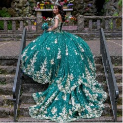 V Neck Emerald Green Ball Gown Quinceanera Dresses Gold Applique Beads Sweet 16 Dress Pageant Gowns Vestidos De 15 Anos